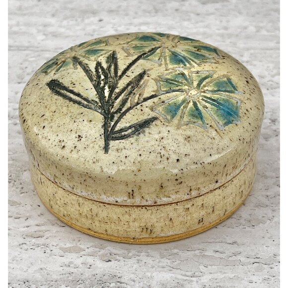 Signed Handcrafted Ceramic Trinket Box Floral Design Speckled Clay - Picture 3 of 8